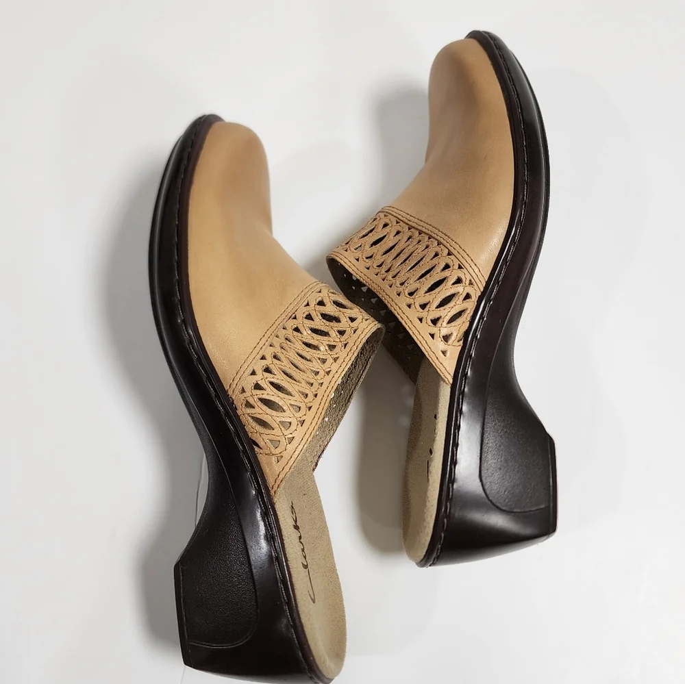 Clarks laser-cut tan leather slip-on mules womens size 9 - Picture 4 of 14